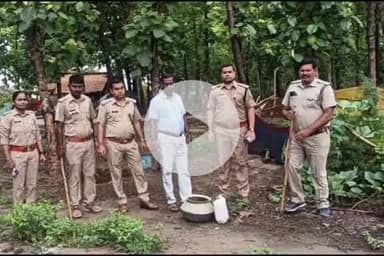 बलरामपुर: आबकारी विभाग बलरामपुर द्वारा चलाए गए परिवर्तन अभियान में 20 लीटर अवैध कच्ची शराब बरामद, अभियोग पंजीकृत