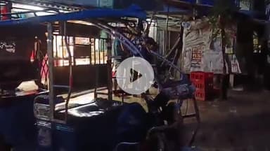 देेेवरिया: ककवल में बेकाबू ट्रेलर ने मचाई तबाही, बड़ा हादसा टल गया