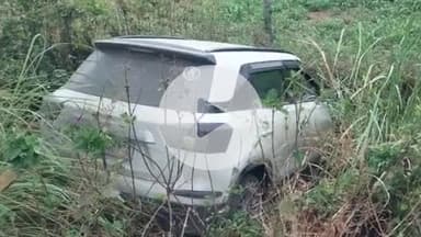 सिराथू: कार चलते समय ड्राइवर को आई नींद, चूहा पीरन गांव के मोड़ के पास खाई में गिरी ब्रेज़ा कार, लोग बाल-बाल बचे