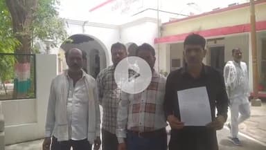 उरई: उरई जिलाधिकारी कार्यालय में ग्रामीणों ने शिकायती पत्र दिया, गांव के रास्तों और सड़कों में भरा पानी