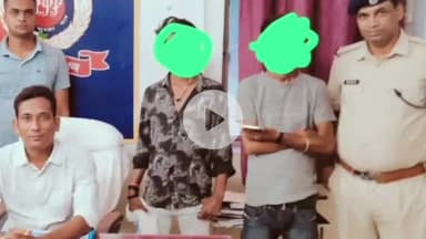 बक्सर: बक्सर रेलवे स्टेशन से 2 अपराधी गिरफ्तार, चोरी का सामान और ब्लेड बरामद