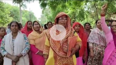 फतेहपुर: नहर कालोनी में आंगनबाड़ी कार्यकत्रियों ने किया प्रदर्शन, सरकार ने राशन दिया लेकिन ईंधन नहीं दिया, DM को सौंपा ज्ञापन