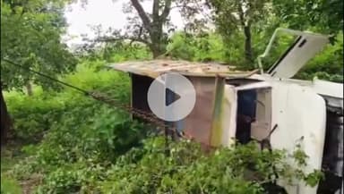 बगोदर: बगोदर सरिया रोड पर जमुनिया के पास पिकअप खाई में गिरी, दो घायल