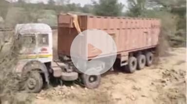 रायसिंहनगर: रायसिंहनगर में तेज रफ्तार ट्रेलर रेलवे ट्रैक पर चढ़ा, पटरियां हुईं क्षतिग्रस्त