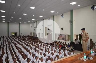 फिरोज़ाबाद: पुलिस लाइन में एसएसपी ने नवचयनित आरक्षियों को सोशल मीडिया नीति के प्रति किया जागरूक