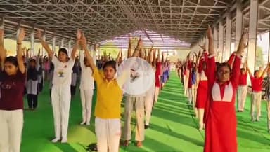 करनाल: अंतर्राष्ट्रीय योग दिवस की तैयारी को लेकर नई अनाज मंडी में हुई रिहर्सल, सिटी मजिस्ट्रेट मोनिका शर्मा रहीं मौजूद