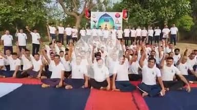 रायसिंहनगर: रायसिंहनगर में अंतर्राष्ट्रीय योग दिवस के उपलक्ष में सीमा सुरक्षा बल कैंपस में कार्यक्रम का आयोजन