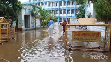 जमुई: 5 दिनों से हो रही मूसलाधार बारिश से सदर अस्पताल में जमा हुआ वर्षा का पानी