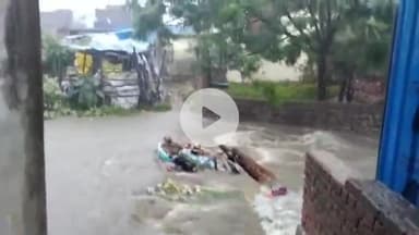 कांके: कांटा टोली और गढ़ा टोली को जोड़ने वाले पुल से बह रहा पानी, स्थानीय लोग परेशान