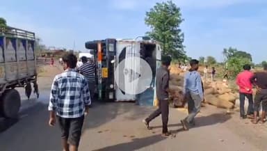 बटियागढ़: गेवलारी पुलिया पर गेहूं से भरा ट्राला पलटा, चालक और परिचालक सुरक्षित; बटियागढ़ थाना क्षेत्र में हुई घटना