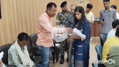 सासाराम: रोहतास जिला पदाधिकारी उदिता सिंह ने शुक्रवार को सासाराम के डीआरडीए सभागार में सुनी समस्याएं