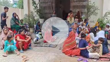 फिरोज़ाबाद: पचवान कॉलोनी के लोगों ने बिजली घर पर बिजली कटौती के विरोध में ऑक्सीजन लगे मरीज को लेकर किया धरना प्रदर्शन