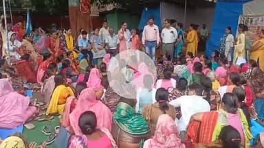 शाहजहांपुर: महिला आंगनबाड़ी कर्मचारी संघ ने ई-केवाईसी और चेहरा प्रमाणीकरण के विरोध में खिरनी बाग मैदान में किया प्रदर्शन