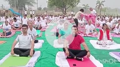 दौसा: दोसा के गेटोलाव धाम पर 11वें योग दिवस के अवसर पर जिला प्रभारी मंत्री सहित प्रशासनिक अधिकारियों ने किया योग अभ्यास