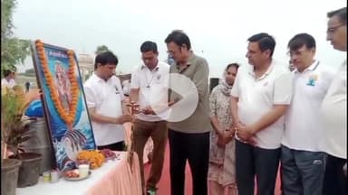 चूरू: सेठाणी जोहड़ में हुए योगाभ्यास कार्यक्रम में पूर्व नेता प्रतिपक्ष राजेंद्र राठौड़ और विधायक हरलाल सहारण ने किया योग