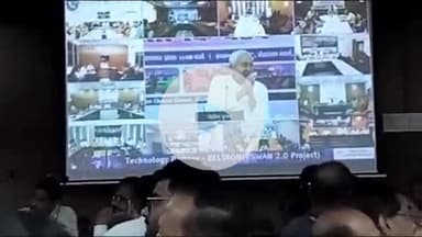 गोपालगंज: समाहरणालय में डीएम और जीविका दीदीओं ने वीडियो कॉन्फ्रेंसिंग के माध्यम से CM नीतीश कुमार का महिला संवाद कार्यक्रम सुना