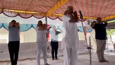 पोरसा: विश्व योग दिवस पर BEO के सान्निध्य में पोरसा गल्ला मंडी में सैकड़ों बच्चों ने किया योगाभ्यास