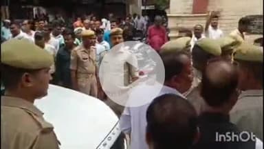 देेेवरिया: देवरिया की सदर तहसील में ई रजिस्ट्रीकरण के विरोध में अधिवक्ताओं ने रोकी डीएम की गाड़ी, जमकर नारेबाजी की