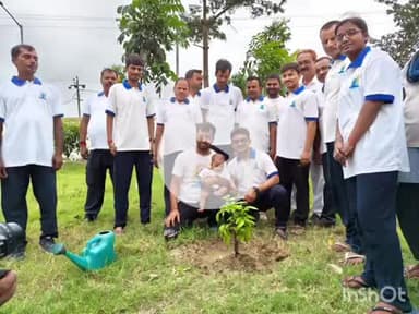 शिवहर: अंतर्राष्ट्रीय योग दिवस पर इंजीनियरिंग कॉलेज छतौना में वृक्षारोपण, योग के साथ पेड़ लगाना भी ज़रूरी