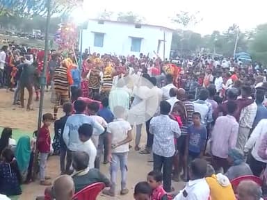 आज हमारे ग्राम झझपुरीकलां में आज राऊत नाचा मंड़ाई मेला और सप्ताहीक बजार सुभ आरंभ किया गया है ,, मुख्य अतिथि श्री राजेन्द