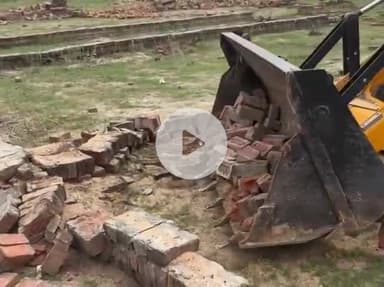 पिंड्रा: विकास प्राधिकरण ने मौजा फरीदपुर और संदहा में चलाया बुल्डोजर, अवैध प्लाटिंग करने वालों में हड़कंप