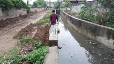 सिंगरौली: ट्रामा सेंटर बैढ़न के पीछे की सड़क मार्ग कीचड़ में तब्दील रहवासी कीचड़युक्त सड़क से चलने को है मजबूर #Jan samasya