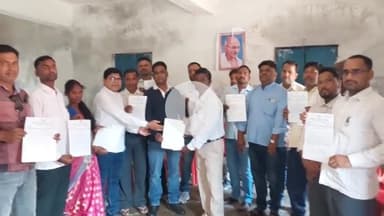 किस्को: झारखंड प्रदेश कांग्रेस के निर्देशानुसार पार्टी संगठन सृजन के तहत नवनियुक्त प्रखंड पदाधिकारी को नियुक्ति पत्र दिया गया