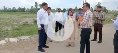 पीलीभीत: जिलेभर में बाढ़ से क्षतिग्रस्त सड़कों की स्थिति को कमिश्नर ने देखा, बदहाल स्थिति देखकर नाराजगी व्यक्त की