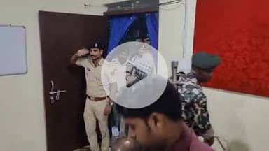 झाझा: चकाई बाजार में बाइक की डिक्की तोड़कर 5 लाख की चोरी, एक घंटे में आरोपी गिरफ्तार, झाझा एसडीपीओ कार्यालय में हुई पीसी