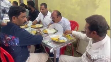 जगदलपुर: महादेव घाट चौक में मां दुर्गा समिति द्वारा महा भंडारे का आयोजन, महापौर संजय पांडे भी हुए शामिल