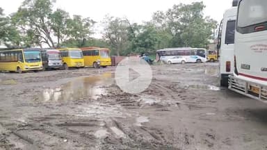 कोडरमा: झुमरीतिलैया के सरकारी बस स्टैंड में बारिश के बाद जल जमाव से लोगों को परेशानी,बैठने के लिए शेड तक नहीं उपलब्ध #Jansamasya