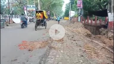 आरा: आरा शहर मेंबिजलीदुरुस्त करने केलिए सड़कों पर निकले जूनियर इंजीनियरप्रशांत कुमार लाइनमैन नरेश कुमार अरुण कुमारऔर मिस्त्री