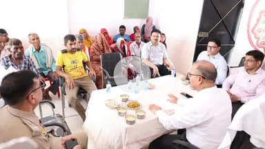 रामपुर: उदई नगला गांव में रामपुर के नोडल अधिकारी सुभाष चंद्र शर्मा ने जन चौपाल लगाकर सरकार की योजनाओं की जानकारी ली