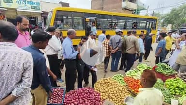 बीना: नगर पालिका की अतिक्रमण के खिलाफ कार्रवाई जारी, सर्वोदय चौराहा और स्टेशन रोड से हटाया अतिक्रमण