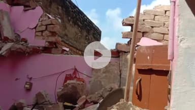 इटावा: कटरा बल सिंह में मजदूर परिवार के घर पर बरसात से गिरा लेटर, परिवार बाल-बाल बचा, गृहस्थी का सामान हुआ नष्ट