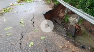 प्रतापपुर: लगातार मूसलाधार बारिश से गोमे मेन रोड हुआ क्षतिग्रस्त, कभी भी हो सकती है बड़ी घटना #jansamasya