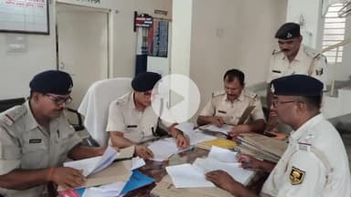 रोहतास: अंचल पुलिस निरीक्षक अमझोर ने लंबित कांडों की की समीक्षा