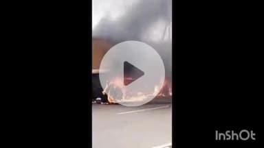 नरसिंहगढ़: कुरावर में हाईवे पर चलते कंटेनर में लगी आग, ड्राइवर ने कूदकर बचाई जान, बिजोरी के पास हादसा, लाखों का नुकसान