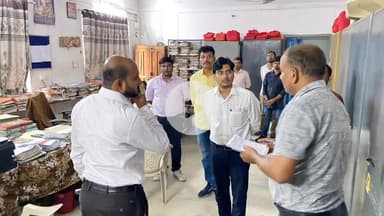 कोडरमा: उपायुक्त ऋतुराज द्वारा जिला परिवहन कार्यालय, खनन विभाग और जिला जन संपर्क कार्यालय, कोडरमा का औचक निरीक्षण