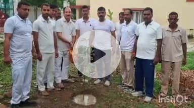 नानपारा: रूपईडीहा रेंज में वन अधिकारियों ने अंतरराष्ट्रीय योग दिवस पर वृक्षारोपण किया