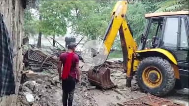 लाडपुरा: उद्योग नगर थाना पुलिस ने कंसुआ शिव मंदिर की भूमि से अवैध कब्जा हटाया, चाबी सौंपी पुरातत्व विभाग को