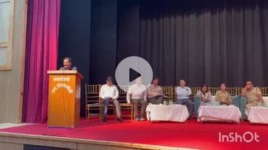 बरेली: कोतवाली थाना क्षेत्र के GIC ऑडिटोरियम में जिला अधिकारी और एसएसपी बरेली ने कावड़ यात्रा व मोहर्रम को लेकर की बैठक