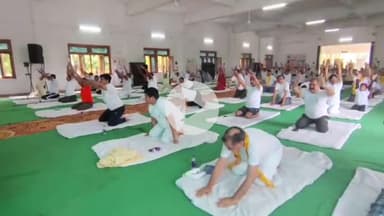धौलपुर: परशुराम धर्मशाला पर जिला प्रशासन और आयुर्वेद विभाग के तत्वाधान में मनाया गया अंतर्राष्ट्रीय योग दिवस