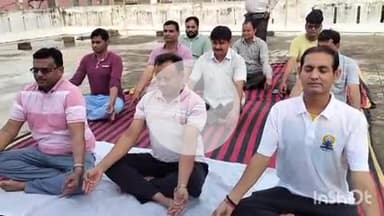औरैया: दिबियापुर सामुदायिक स्वास्थ्य केंद्र में योग दिवस पर कराया गया योग, मौके पर मुख्य चिकित्सा अधिकारी रहे मौजूद