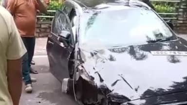 कांके: रांची के मोरहाबादी में भीषण सड़क हादसा, तेज रफ्तार कार ने बिजली के खंभे को मारी टक्कर