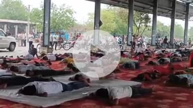 पीपलदा: इटावा में योग दिवस पर कृषि उपज मंडी परिसर में 'एक पृथ्वी, एक स्वास्थ्य' कार्यक्रम आयोजित, बड़ी संख्या में भाग लिया