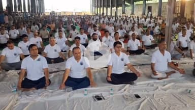 बूंदी: 11वें अंतर्राष्ट्रीय योग दिवस पर पुरानी धान मंडी में किया गया सामूहिक योगाभ्यास