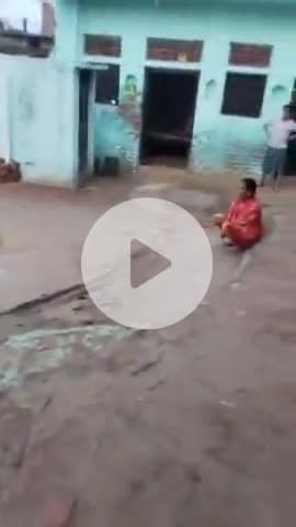 घाटमपुर: कुड़नी गांव में नाली बनाने के विवाद में पड़ोसी ने फावड़े से किया जानलेवा हमला, वीडियो हुआ वायरल