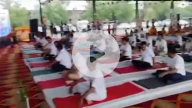 बारां: शहर की कृषि उपज मंडी में 11वां अंतर्राष्ट्रीय जिला स्तरीय योग आयोजित, बारिश के बीच भी शहरवासियों में उत्साह नजर आया