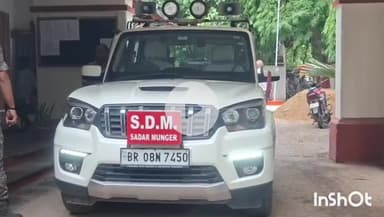 मुंगेर: गंगा में लोगों की जान जोखिम में डालकर नाविक नाव का कर रहे थे परिचालन, सदर एसडीओ ने लिया संज्ञान